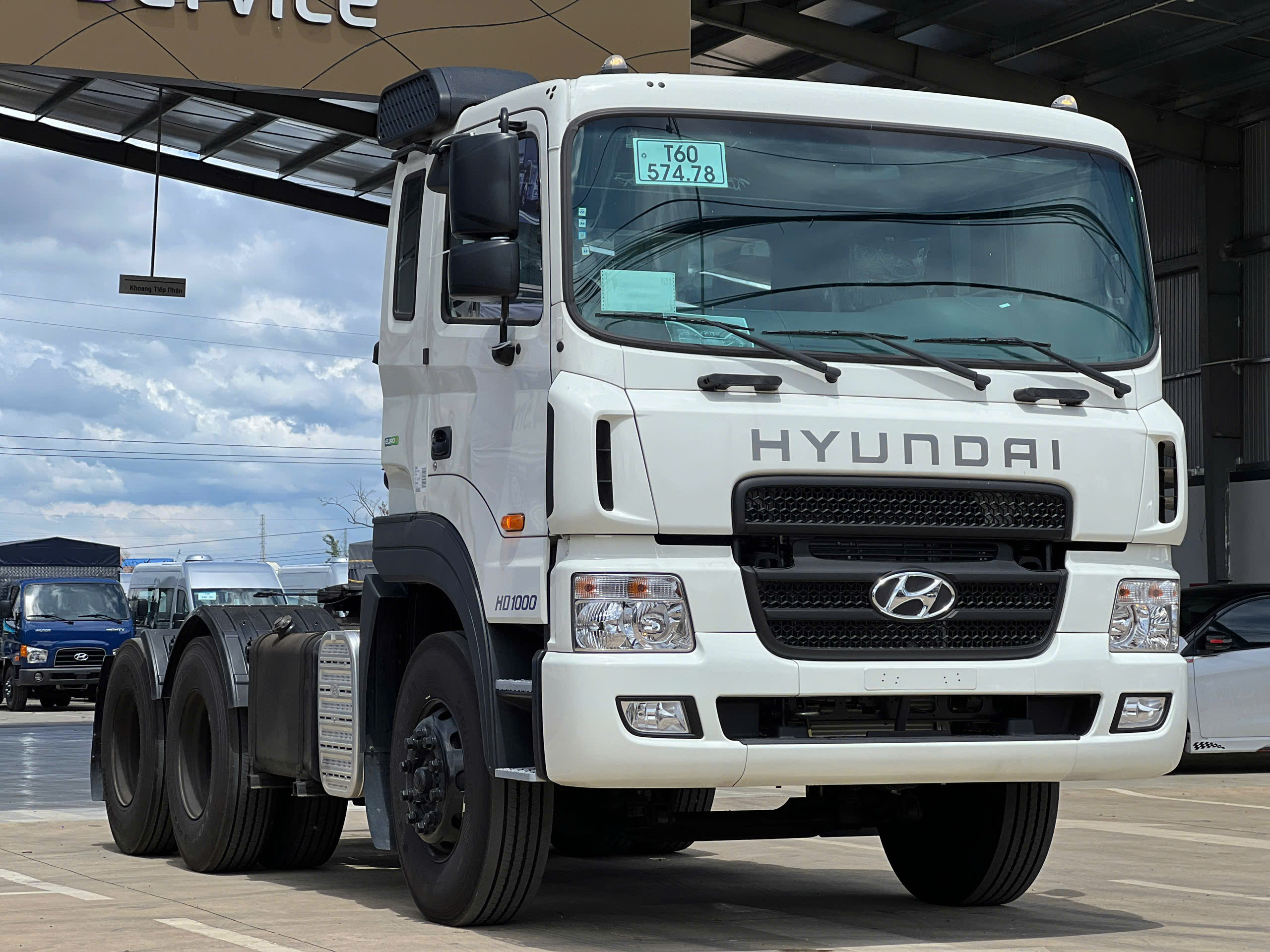 Xe Đầu Kéo Hyundai HD1000 Thanh Lý Mới 100%