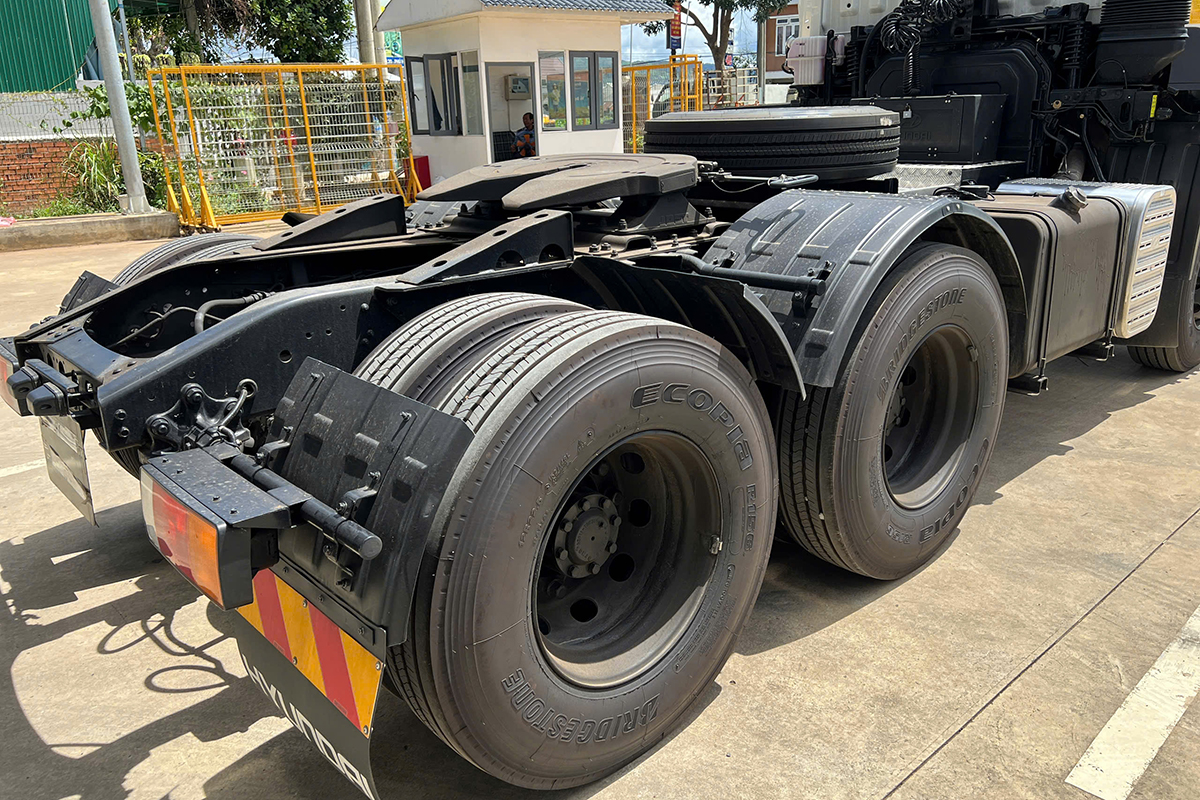 Xe Đầu Kéo Hyundai HD1000 Thanh Lý Mới 100%