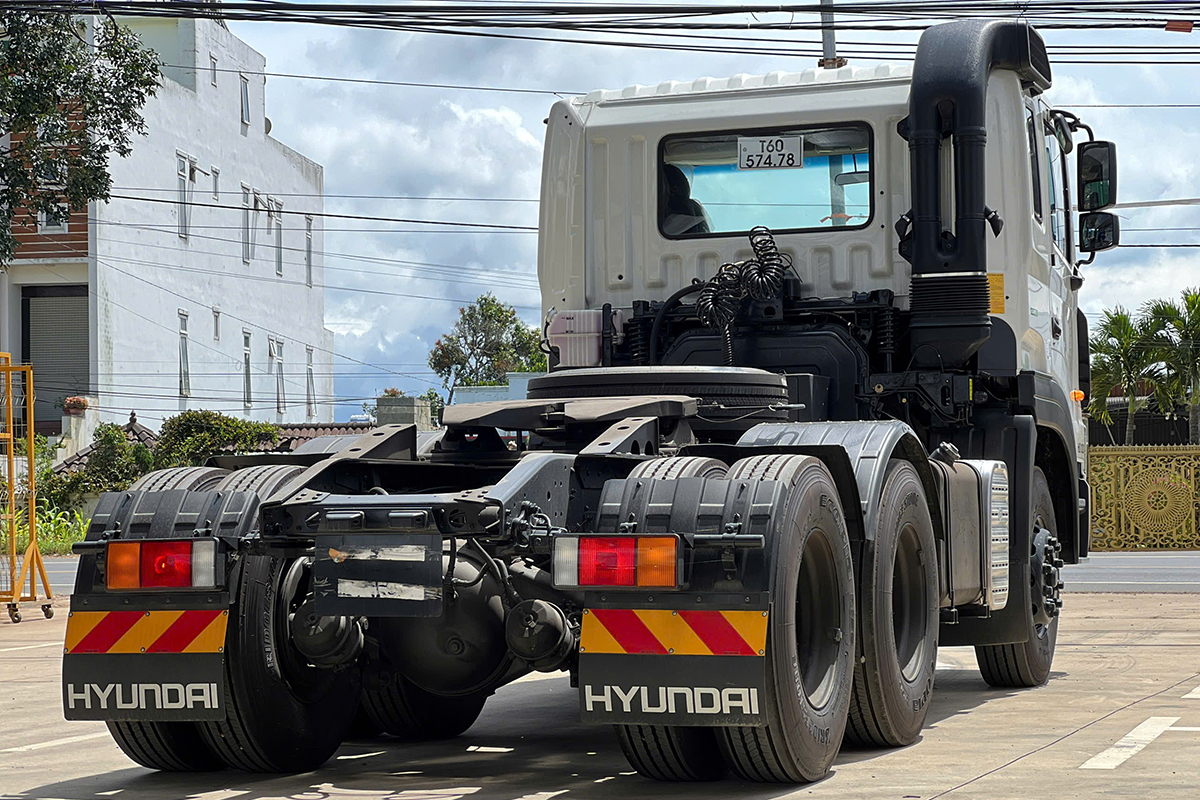 Xe Đầu Kéo Hyundai HD1000 Thanh Lý Mới 100%