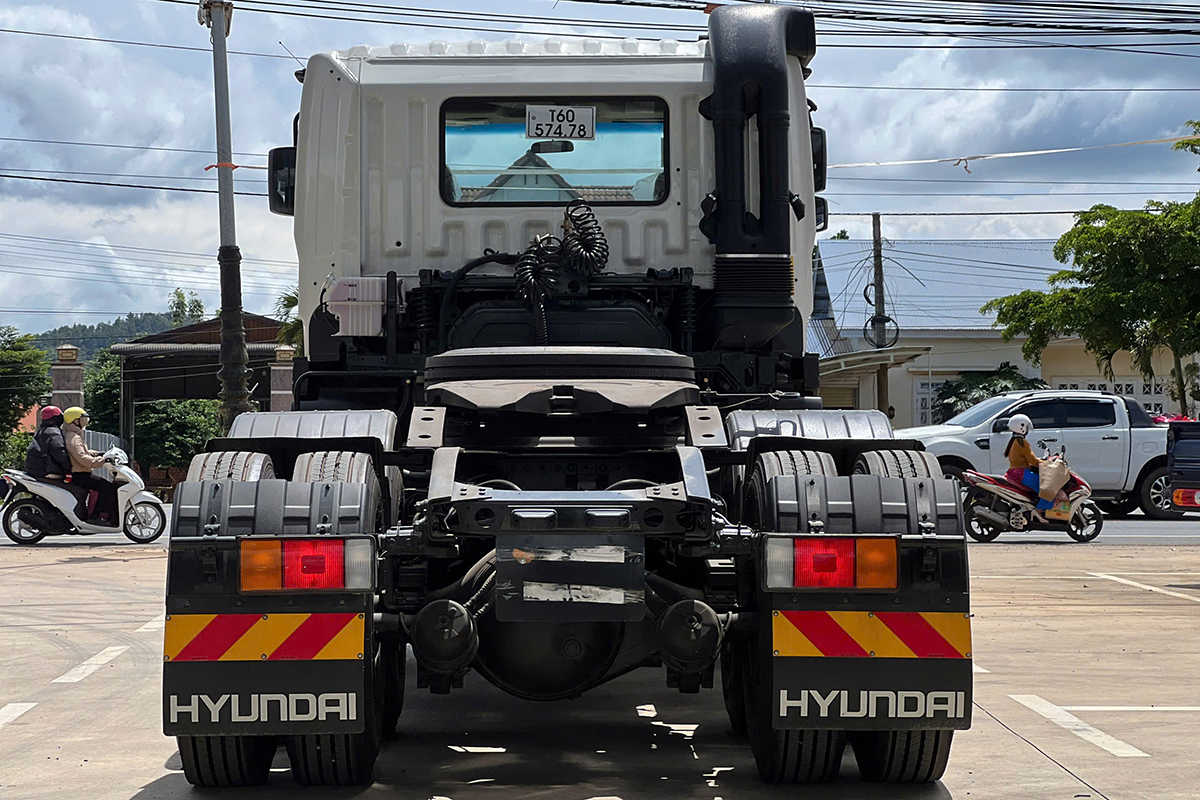 Xe Đầu Kéo Hyundai HD1000 Thanh Lý Mới 100%