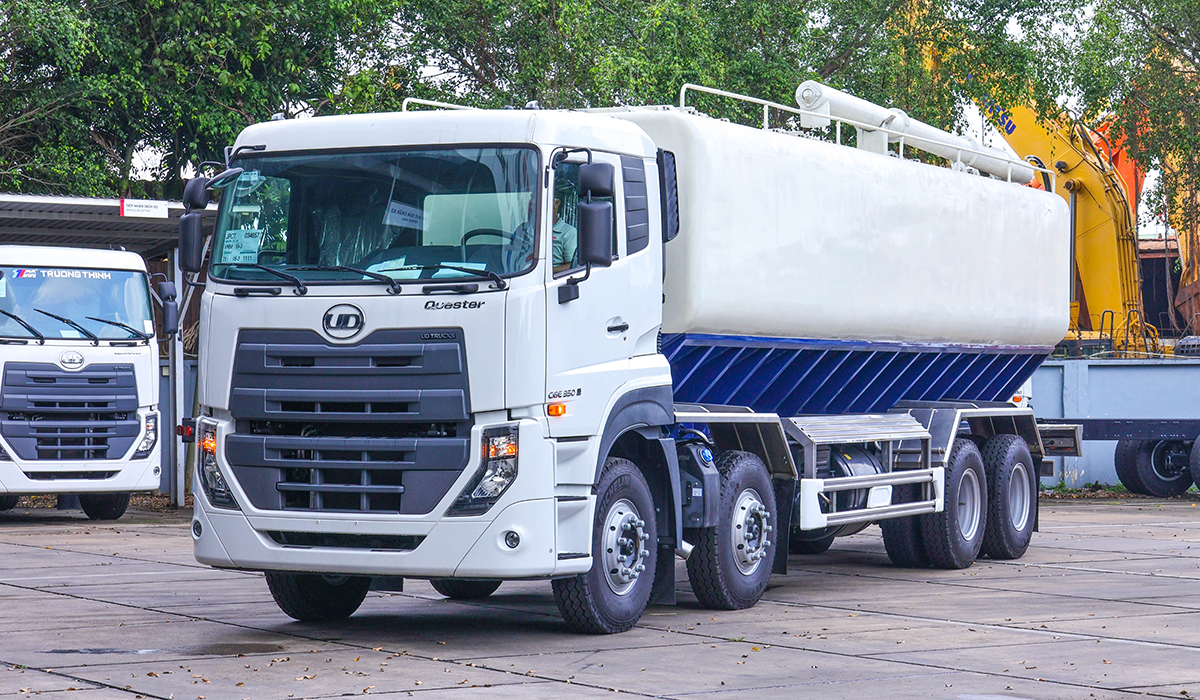 Xe tải UD 4 chân 350 18 tấn thùng 9m5