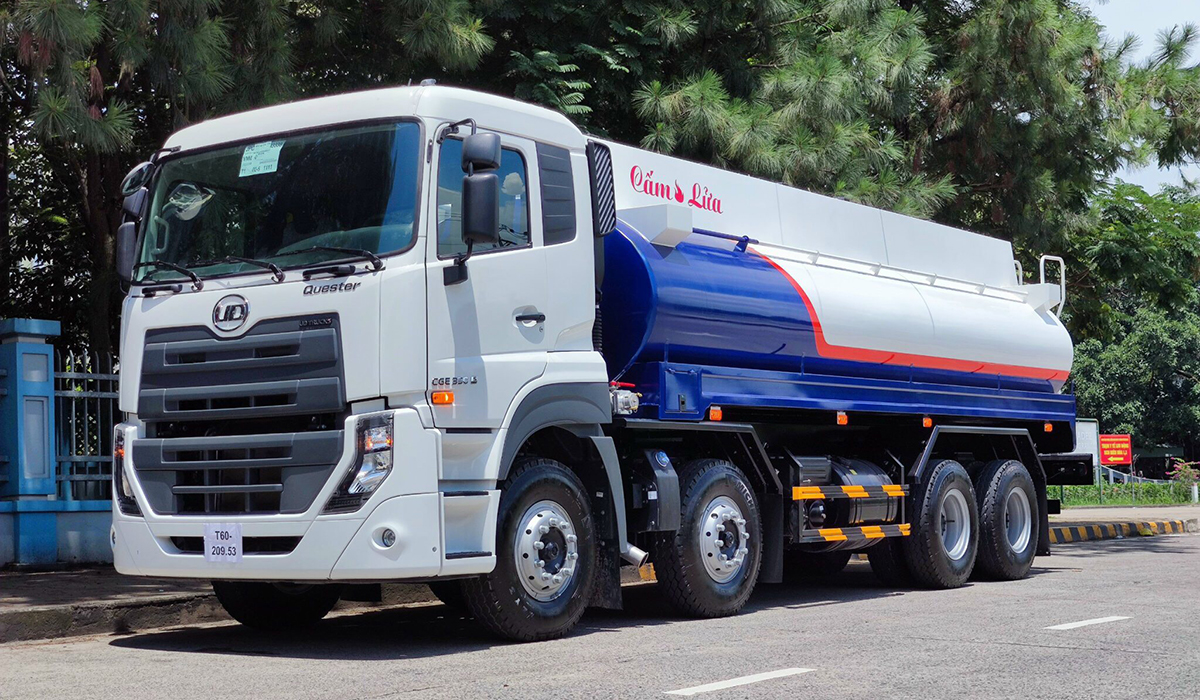 Xe tải UD 4 chân 350 18 tấn thùng 9m5